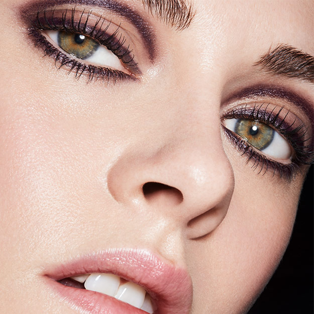 Kristen Stewart eyes pics